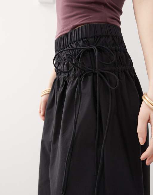 Reclaimed Vintage full poplin midi skirt with tie sides in black, 4 of 5