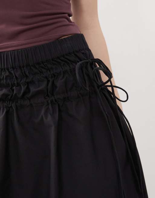 Reclaimed Vintage full poplin midi skirt with tie sides in black, 5 of 5