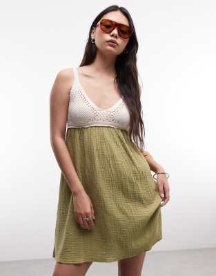 Gehäkeltes Sommerkleid in Olivgrün und Cremeweiß Grün M