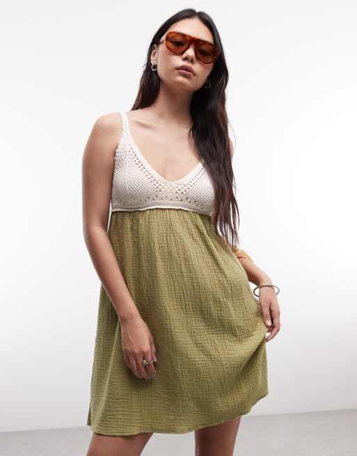 Reclaimed Vintage – Gehäkeltes Sommerkleid in Olivgrün und Cremeweiß