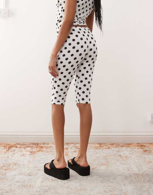 Reclaimed Vintage – Gepunktete Caprihose in Weiß, Kombiteil, 5 von 5