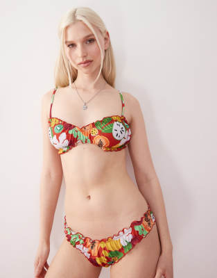 Reclaimed Vintage - Gerafftes Bikinioberteil mit Urlaubs-Früchteprint-Bunt