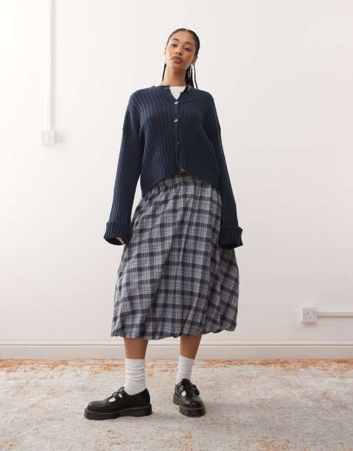 Reclaimed Vintage - Geruite midirok met bubbelzoom in grijs en blauw