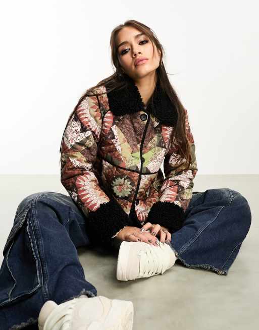 Reclaimed Vintage – Gesteppte Jacke mit Retro-Patchworkmuster und Teddyfellkragen
