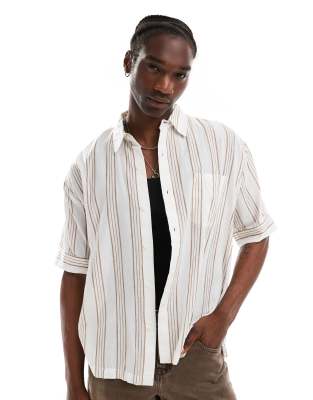 Reclaimed Vintage - Gestreiftes Oversize-Hemd-Bunt