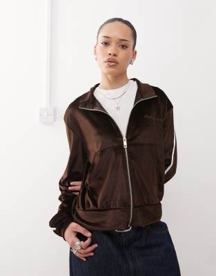 Reclaimed Vintage - Giacca in velour color cioccolato con riga laterale e zip in coordinato
