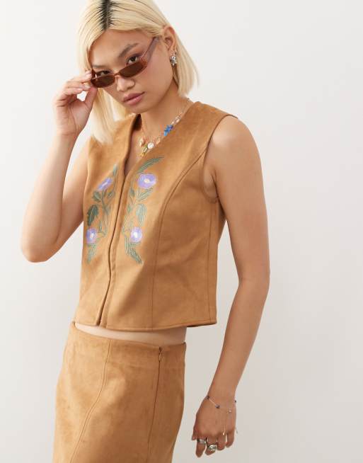 Reclaimed Vintage - Gilet de tailleur imitation daim d'ensemble à broderie - Fauve