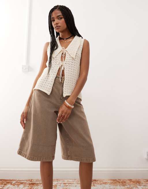 Reclaimed Vintage - Gilet in maglia color panna con colletto e allacciatura sul davanti