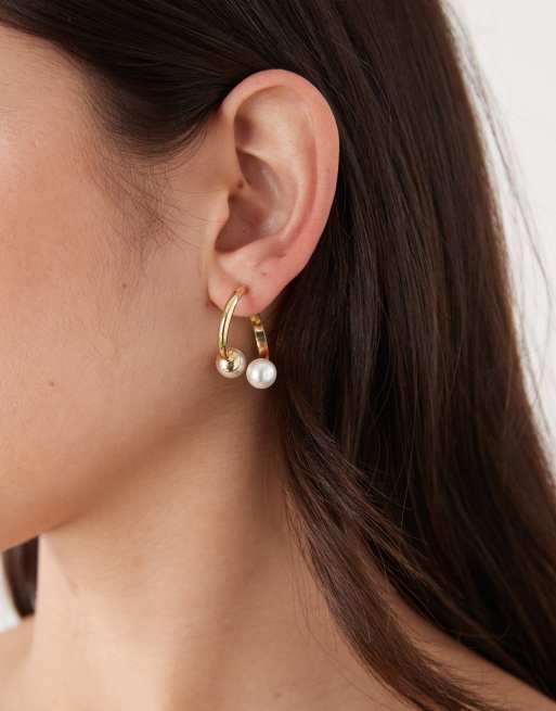 Reclaimed Vintage gold split hoop with pearl in gold