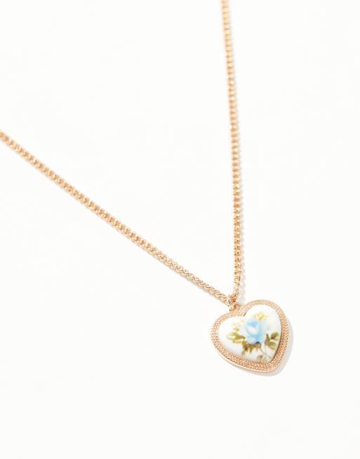 Reclaimed Vintage – Goldfarbene Halskette mit Herzanhänger mit Blumenmotiv, 2 von 4