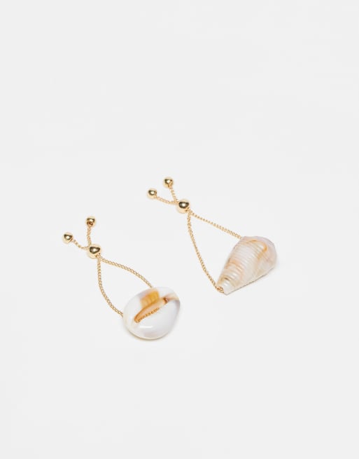 Reclaimed Vintage – Goldfarbene Ringe mit künstlichen Sommermuscheln und Zugverschluss