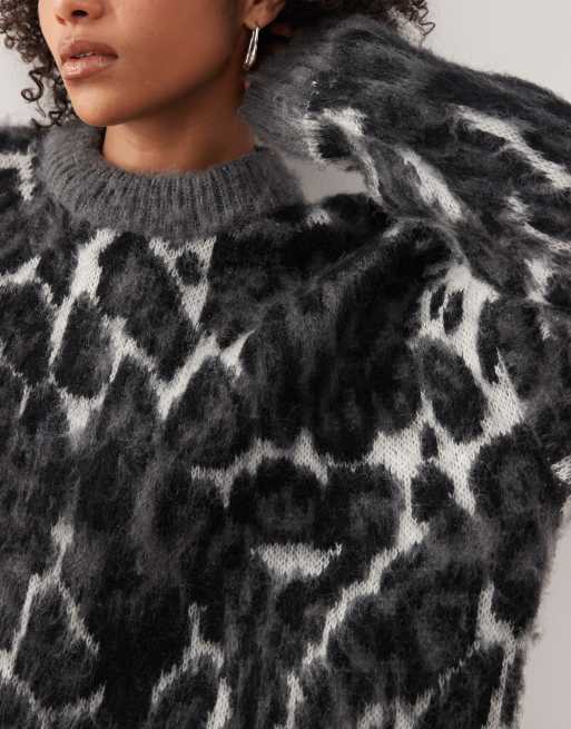 Reclaimed Vintage – Grå, leopardmönstrad tröja i unisex-modell med boxig passform och rund halsringning, 2 av 4