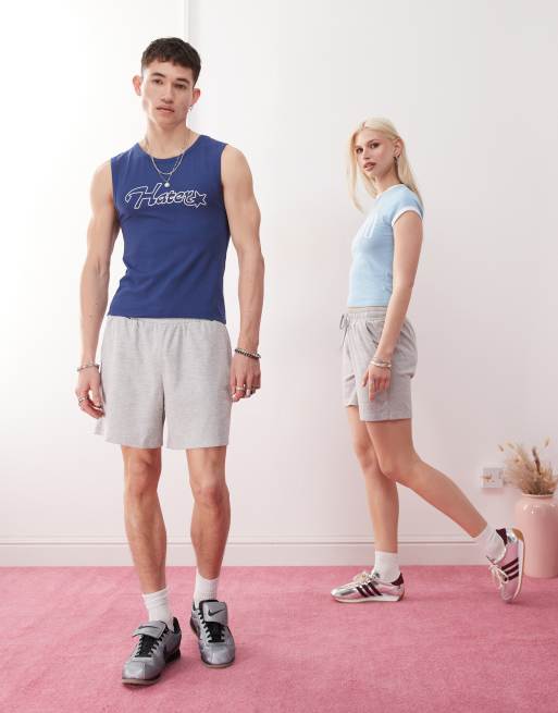 Reclaimed Vintage - Gråmeleret unisex-shorts i jersey i kortere længde