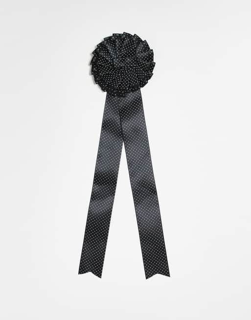 Reclaimed Vintage – Große Ansteckblume in Schwarz in weißen Polka Dots