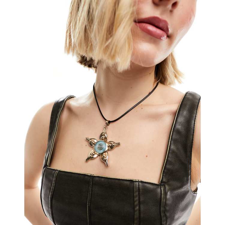 Plug in shop star pendant