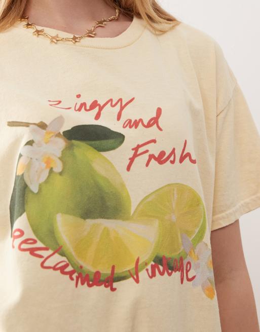 Reclaimed Vintage – Gul t-shirt i oversize med limetryck, 4 av 4