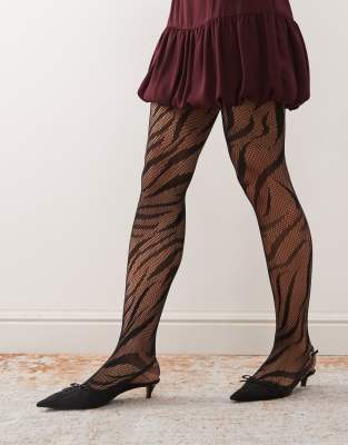 Reclaimed Vintage - Halloween - Netzstrumpfhose in Schwarz mit Zebramuster