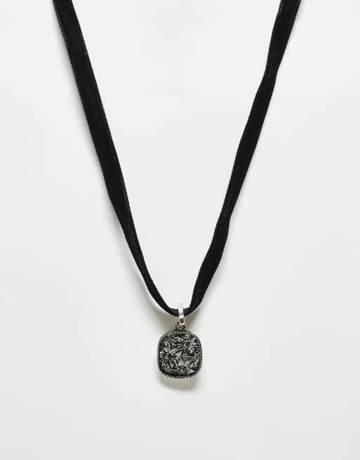 Reclaimed Vintage – Halsband aus schwarzem Samt mit Unisex-Anhänger