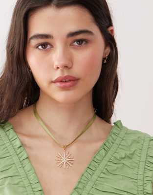 Reclaimed Vintage - Halsband in Grün mit Sonnenanhänger