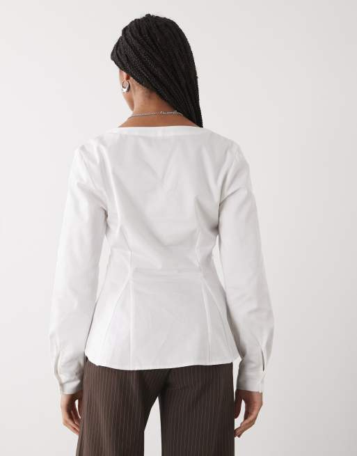 Reclaimed Vintage – Hemd in Weiß mit zusammengeschnürter Taille, Nahtdetails und Schößchen-Saum, 3 von 4