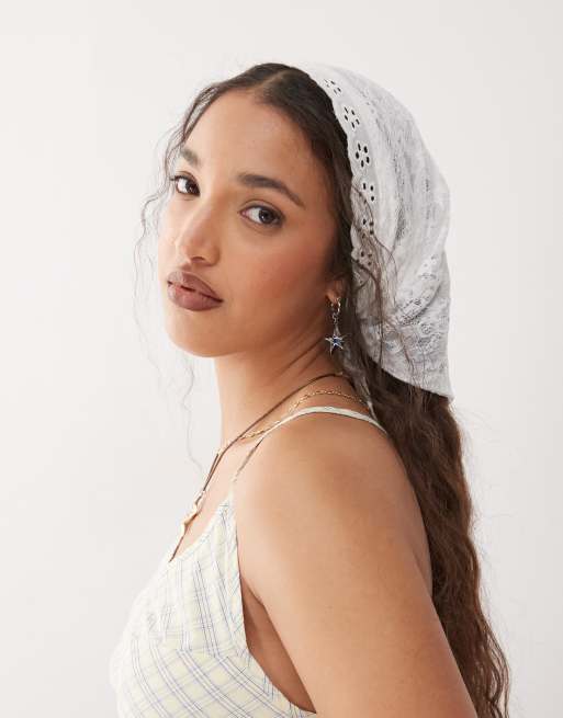 Reclaimed Vintage - Hoofddoek van kant in ivoorwit