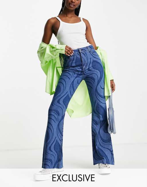 Reclaimed Vintage Inspired – 86' – Marmorerade utsvängda jeans med vida ben