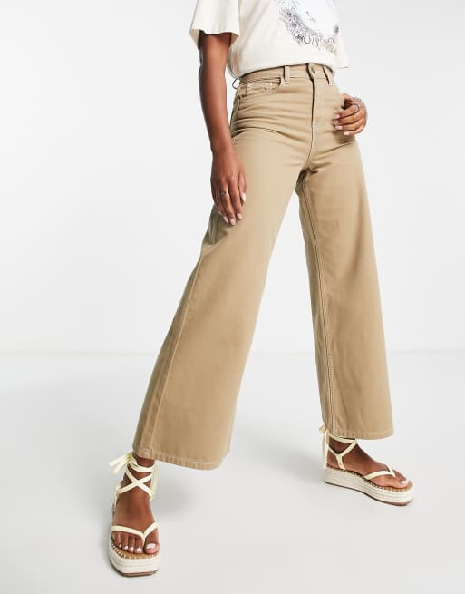 Reclaimed Vintage Inspired '88 wide leg jeans in beige with white stitching