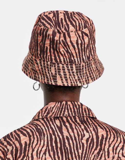 Reclaimed Vintage Inspired – Anglerhut aus Denim mit Tigerprint, Kombiteil, 4 von 4