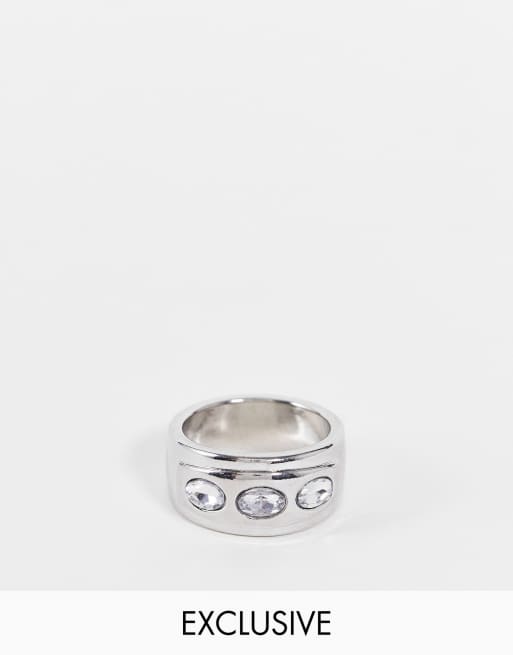 Reclaimed Vintage Inspired – Breiter Ring in Silber-Optik mit 90er-Kristallsteinen