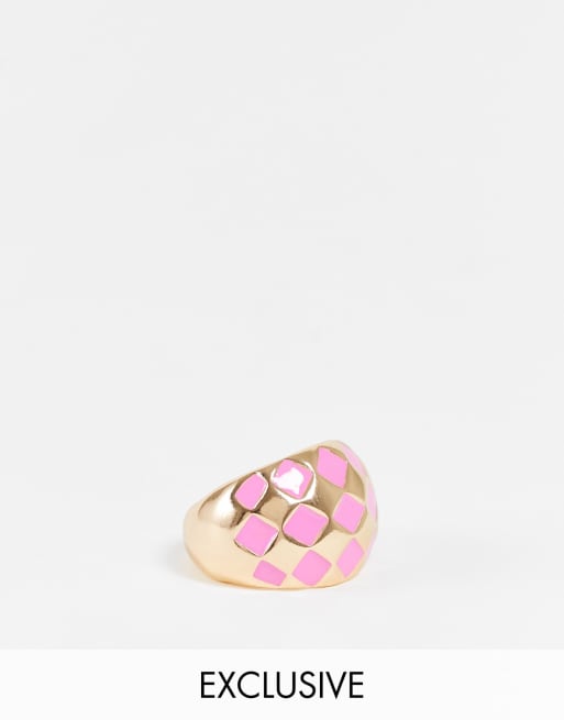 Reclaimed Vintage Inspired – Breiter Unisex-Ring in Goldoptik und Flieder mit Harlekin-Design