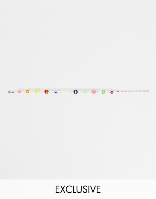 Reclaimed Vintage Inspired - Collarino con perle sintetiche e perline a forma di fiore anni '90