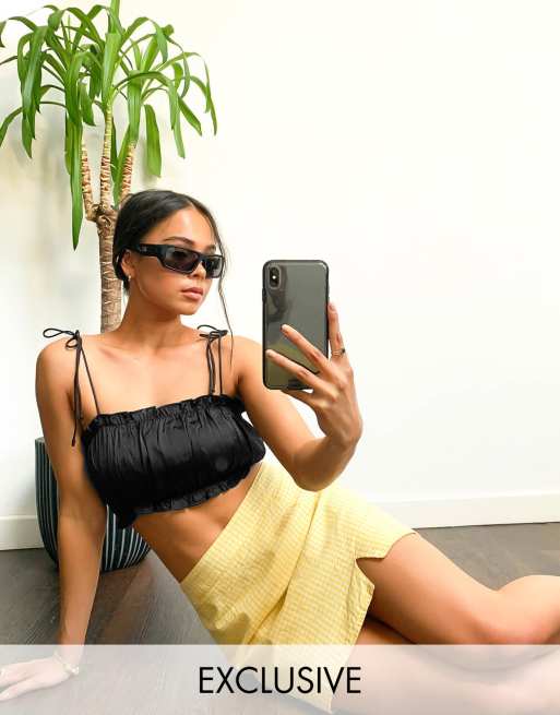 Reclaimed Vintage Inspired - Crop top arricciato con spalline sottili nero