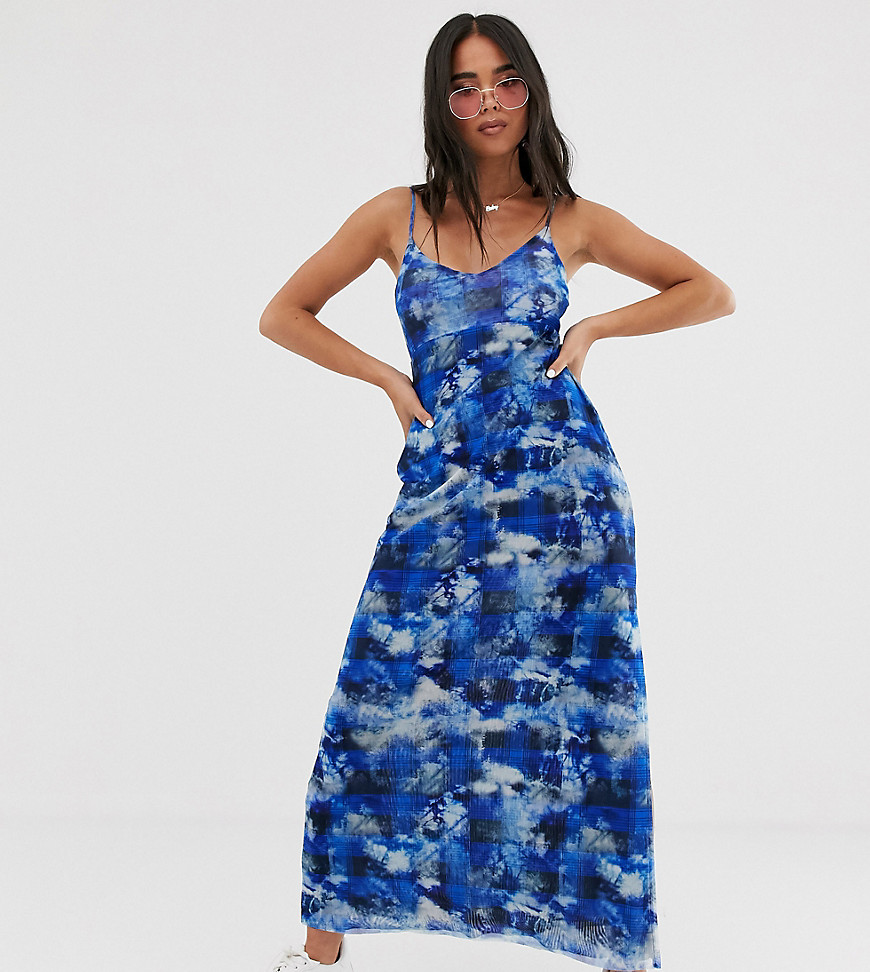 Reclaimed Vintage Inspired - Halflange jurk van mesh met tie-dye en ruiten-Blauw