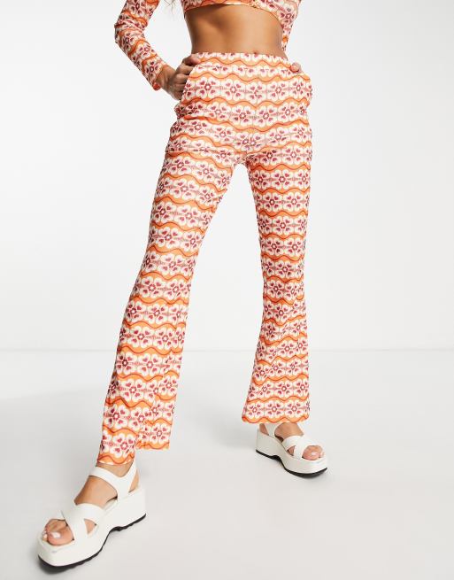 Reclaimed Vintage Inspired – Hose mit weitem Bein und Retro-Muster in Orange