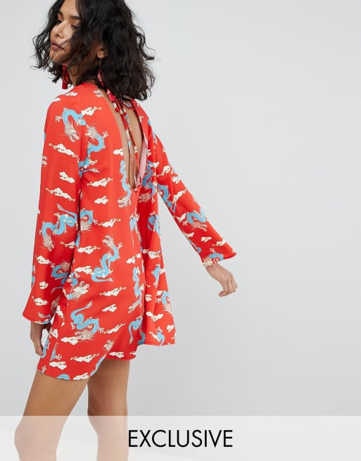Reclaimed Vintage – Inspired – Kleid mit Drachen-Print und Schnürung hinten