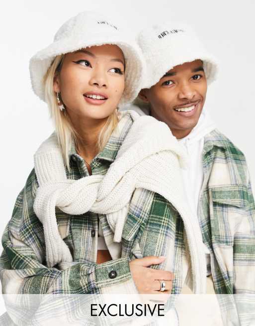 Reclaimed Vintage – Inspired – Krämvit fiskarhatt med logga i unisex-modell av teddy 