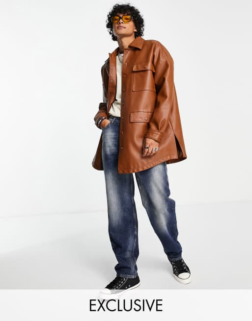 Reclaimed Vintage Inspired - Lang uniseks shacket met leerlook in chocolade