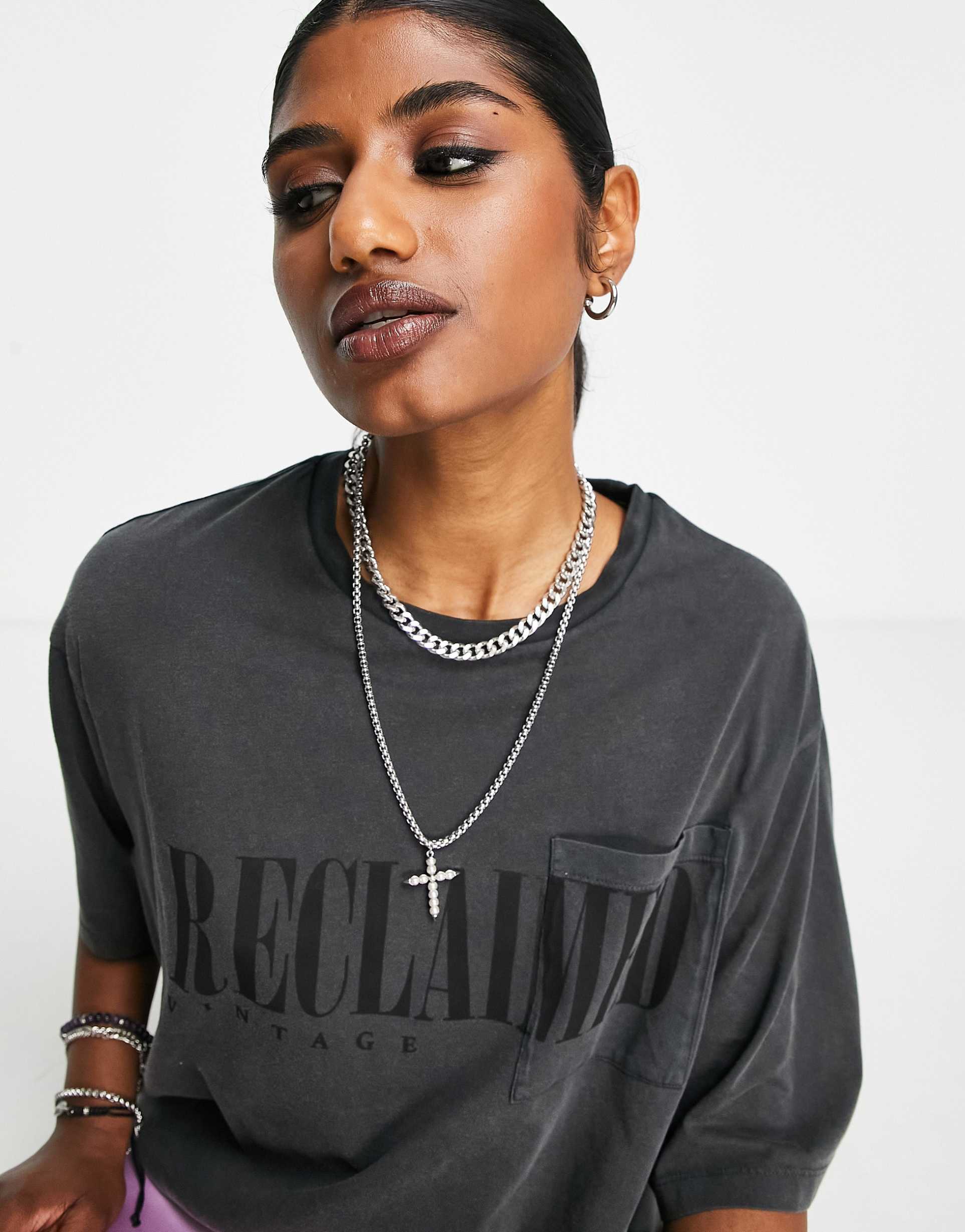 Reclaimed Vintage inspired logo pocket t shirt in charcoal