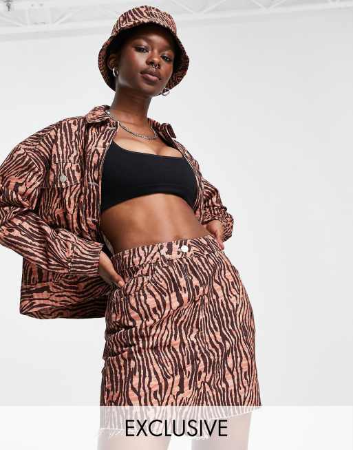 Reclaimed Vintage Inspired – Minirock in Orange mit Tiger-Print, Kombiteil 