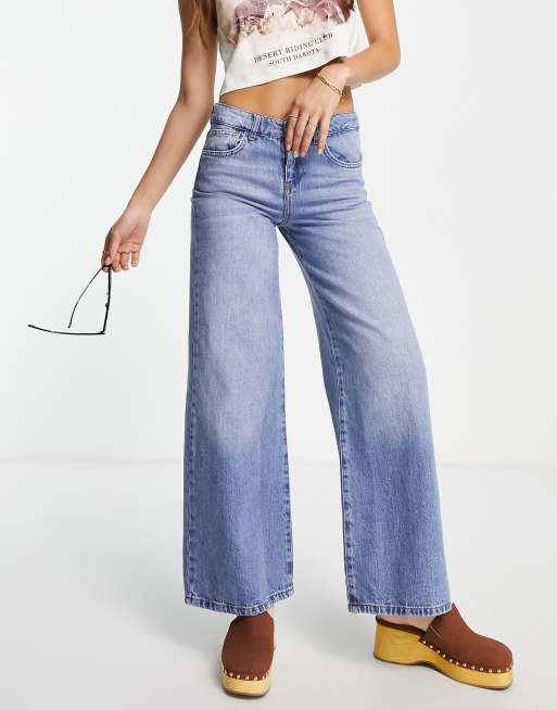 Reclaimed Vintage Inspired – Niebieskie jeansy o luźnym kroju z niskim stanem