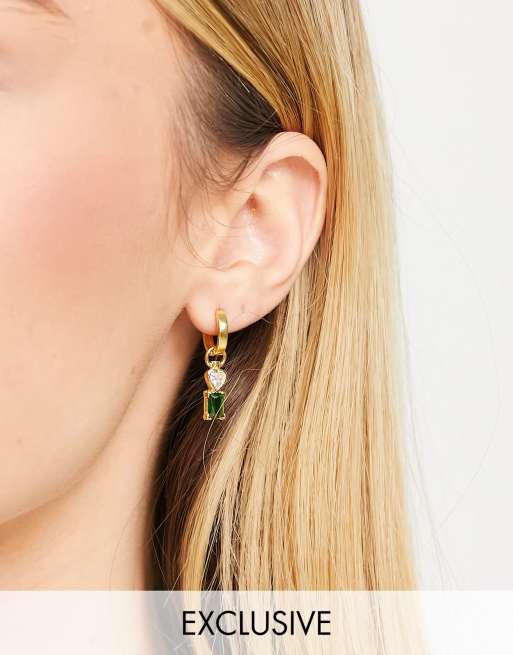 Reclaimed Vintage Inspired - Orecchini a cerchio avvolgenti in argento sterling placcato oro con pietre smeraldo
