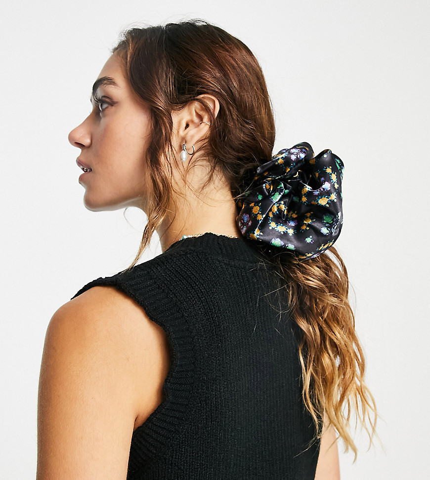Reclaimed Vintage inspired oversized scrunchie in floral-Multi