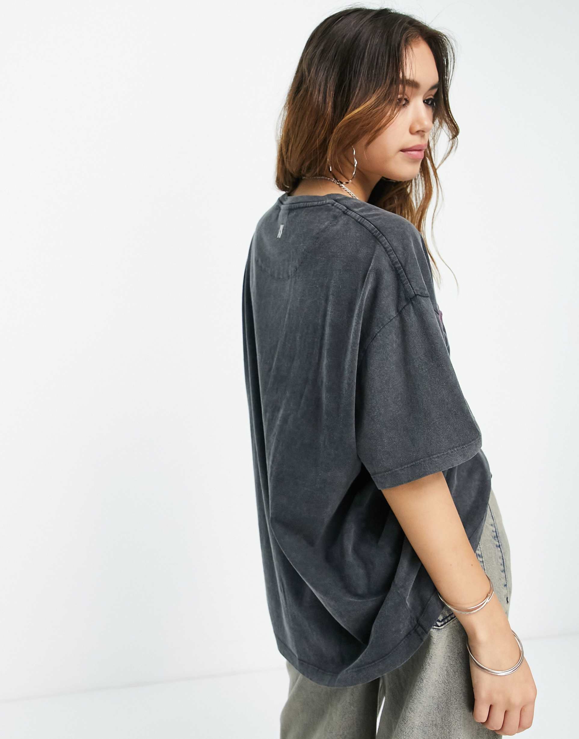 Reclaimed Vintage inspired oversized t-shirt with logo print view 3