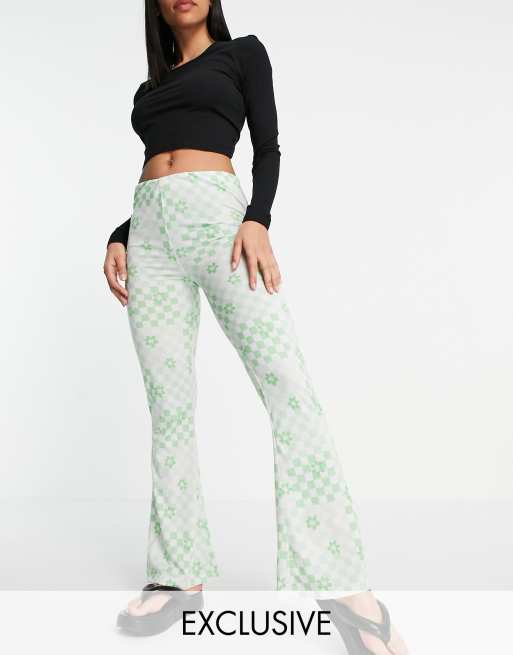 Reclaimed Vintage Inspired - Pantalon évasé à imprimés fleurs et damier