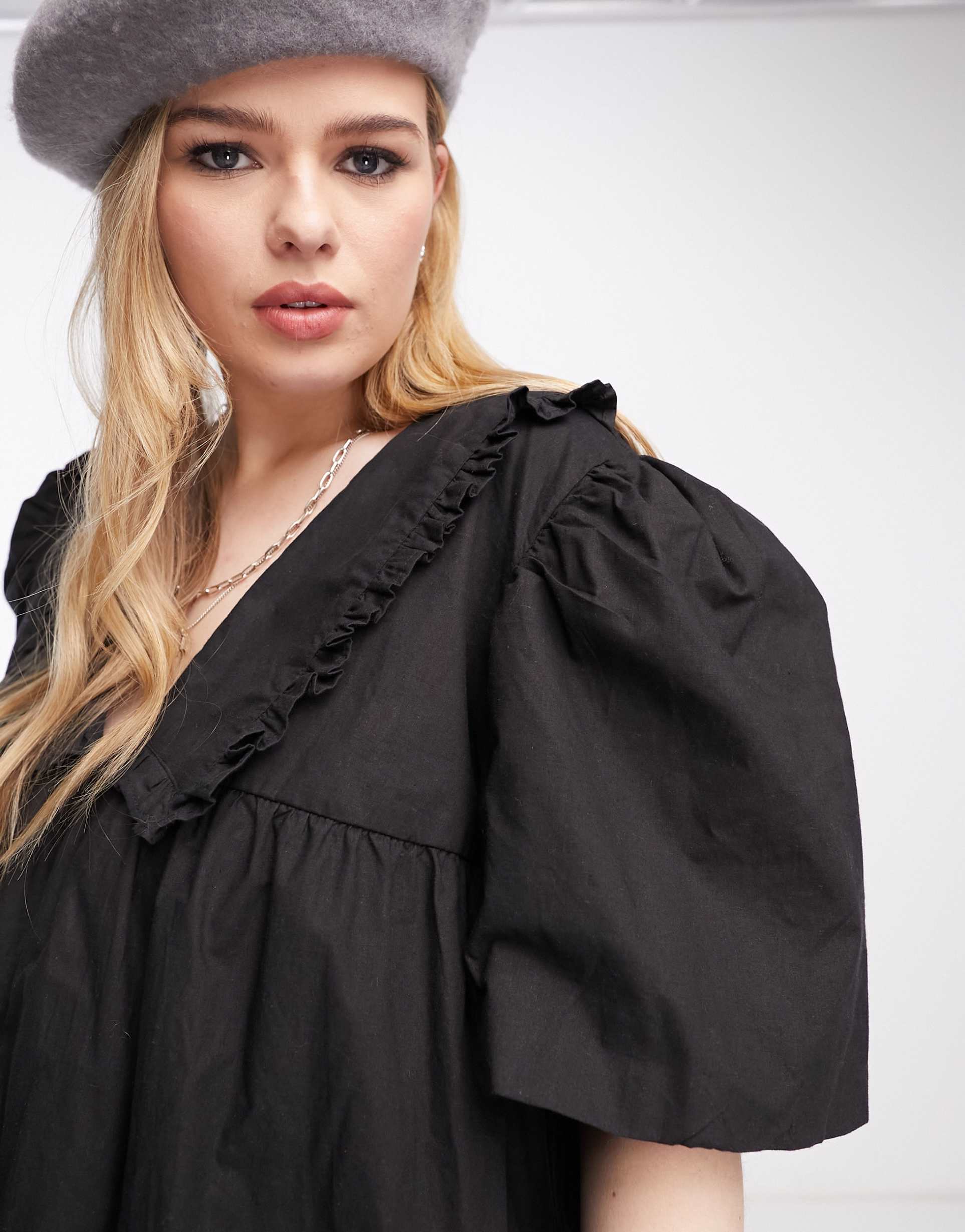 Reclaimed Vintage inspired Plus mini tea dress in black view 4