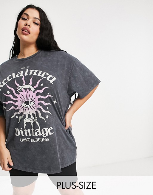 Reclaimed Vintage inspired plus t-shirt in washed charcoal with solar band print