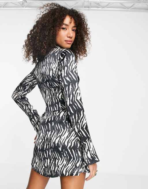 Reclaimed Vintage Inspired Robe chemise en satin avec liens a nouer a la taille Imprime animal ASOS