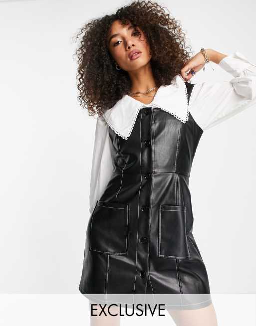 Reclaimed Vintage Inspired – Schwarzes Latzkleid in Lederoptik mit Kontrastnaht 