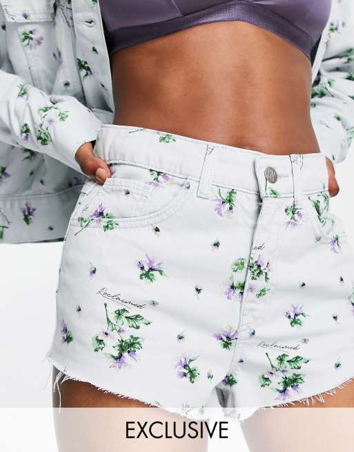 Reclaimed Vintage Inspired - Short découpé en jean à imprimé fleuri