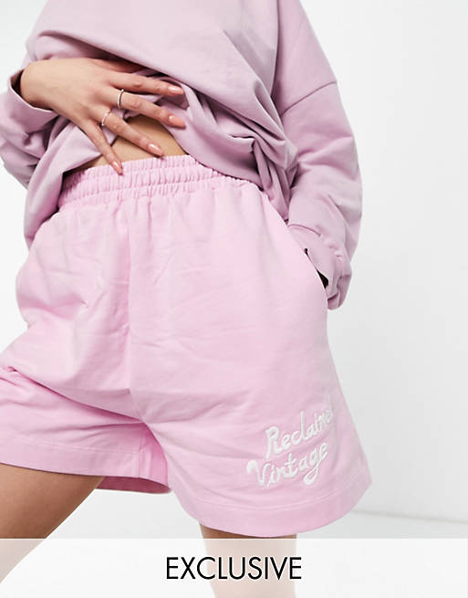  Reclaimed Vintage inspired shorts with logo in pink 